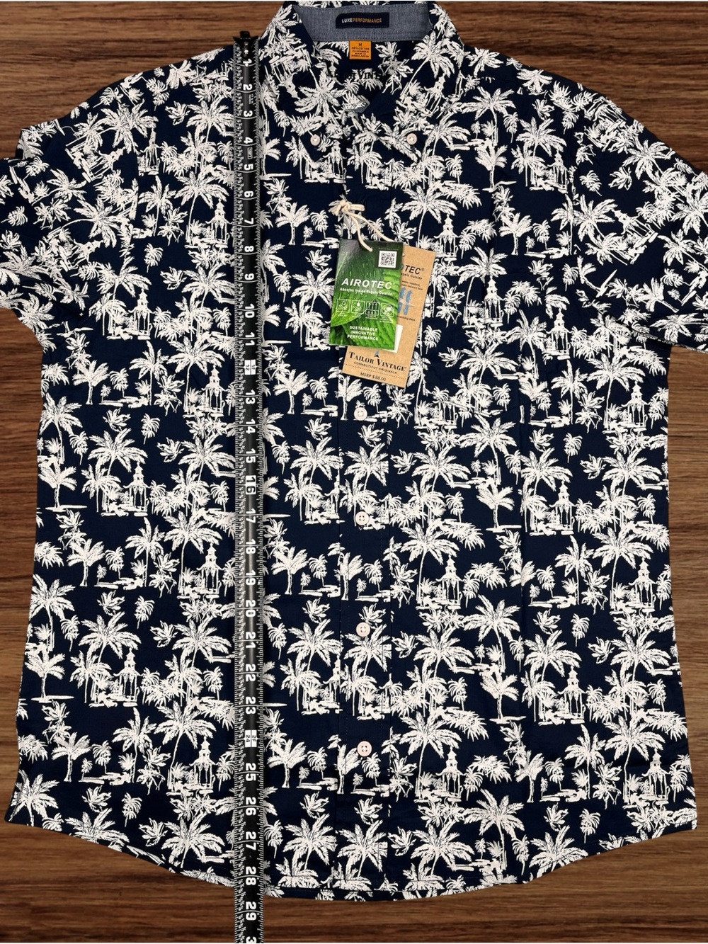 Tailor Vintage Airotec+ Tropical Navy Blue Short Sleeve Button Down. Medium - Picture 5 of 9